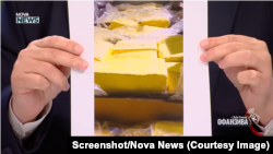 Иван Христанов показва в ефира на Нова нюз снимка на масло, открито в склада в Хасково