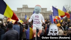 Protest la București față de „vaccinarea forțată” și a certificatelor de sănătate. România și Bulgaria sunt țările cu cea mai mică rată de vaccinare în UE.