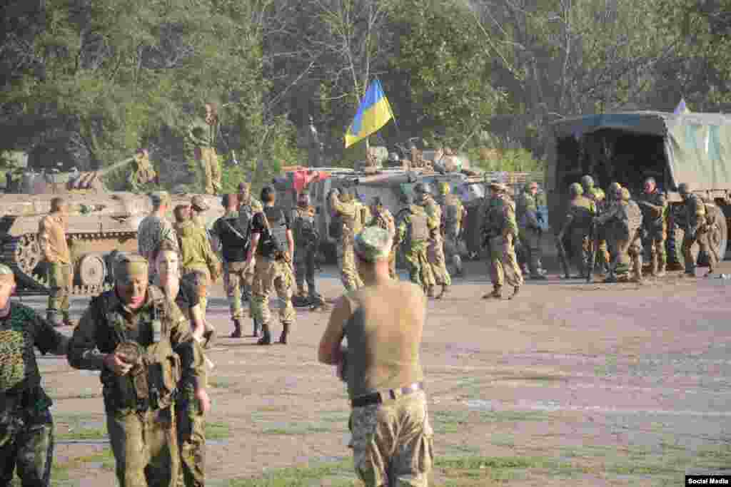 &nbsp;Українські військові після бою під Старогнатівкою, 10 серпня 2015 року &nbsp;(Фото - начмед &laquo;Госпітальєрів&raquo; Яна Зінкевич)