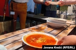 Novosađani okupljeni u inicijativu "Kuhinja solidarnosti" već šest godina pripremaju obroke za one koji sebi ne mogu da ih priušte, Novi Sad 1. avgust 2026.
