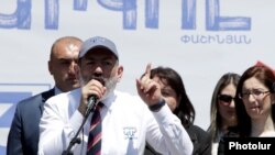 Armenia - Prime Minister Nikol Pashinian speaks at an election campaign rally in Echmiadzin, June 7, 2021.