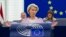 Ursula von der Leyen, az Európai Bizottság elnöke beszédet mond az Európai Parlament plenáris ülésén Strasbourgban, 2025. július 9-én
