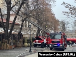 Mai multe auto speciale au venit la locul incendiului