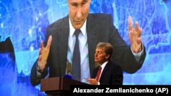 Дзьмітрый Пяскоў на прэсавай канфэрэнцыі Ўладзіміра Пуціна ў 2020 годзе