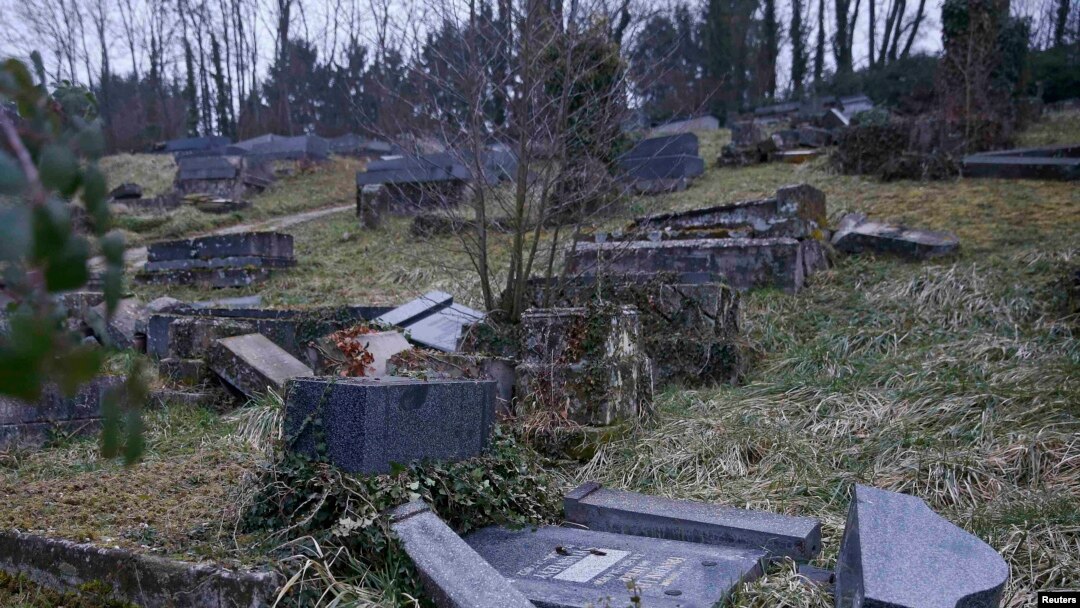 Оскверненное еврейское кладбище в Сарр-Юнион (Франция)