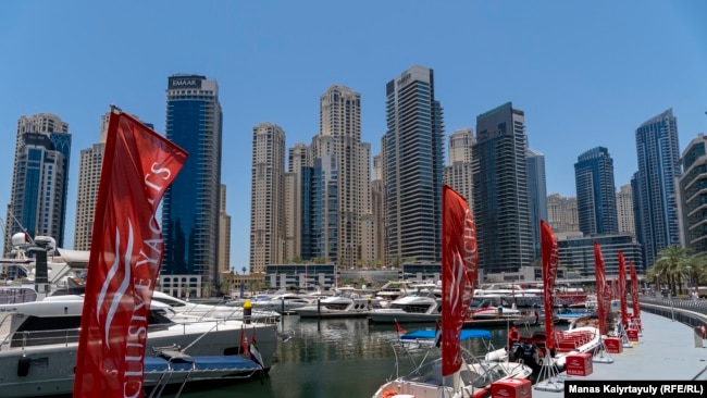 Яхты в районе Dubai Marina