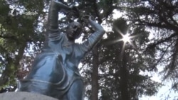 ვის ვუდგამთ ძეგლებს?