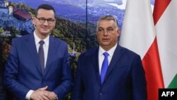 Mateusz Moraviecki lengyel miniszterlenök és Orbán Viktor magyar miniszterelnök Brüsszelben 2020. szeptember 24-én.