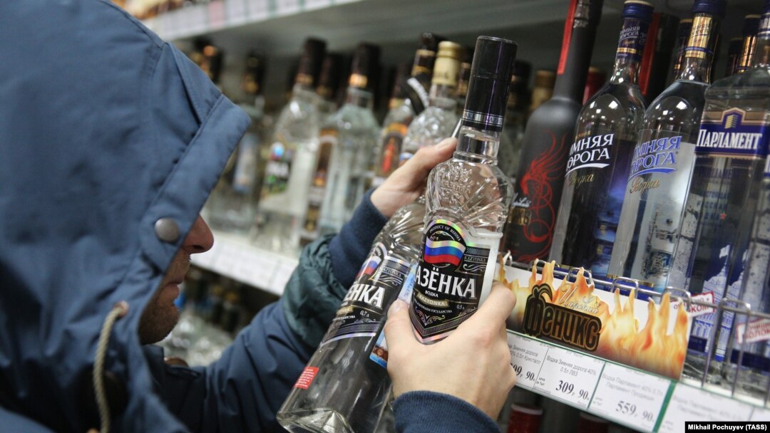На долю легальной продукции, по экспертным оценкам, сегодня приходится почти две трети общего потребления спиртного в России