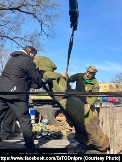 Евакуація кам’яних баб з Новомиколаївки Запорізької області. Фото 128 Окремої важкої механізованої бригади «Дике поле»
