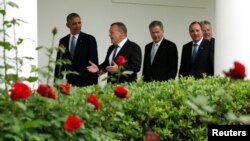 U.S. President Barack Obama (left) escorts Nordic leaders to the Oval Office of the White House in Washington, D.C., on May 13. 