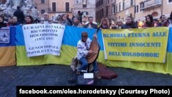 Українці зібралися в центрі Рима, щоб вшанувати пам’ять жертв Голодомору в Україні, 27 листопада 2016 року