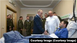 Путин посещает Центральный военно клинический госпитали имени П.В.Мандрыка, октябрь 2025 год
