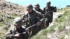 Ermənistan silahlı qüvvələrinin əsgərləri (Arxiv fotosu)