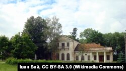Старая сядзіба ў пасёлку Арэхаўна, Вушацкі раён. Фота: Іван Бай, CC BY-SA 3.0