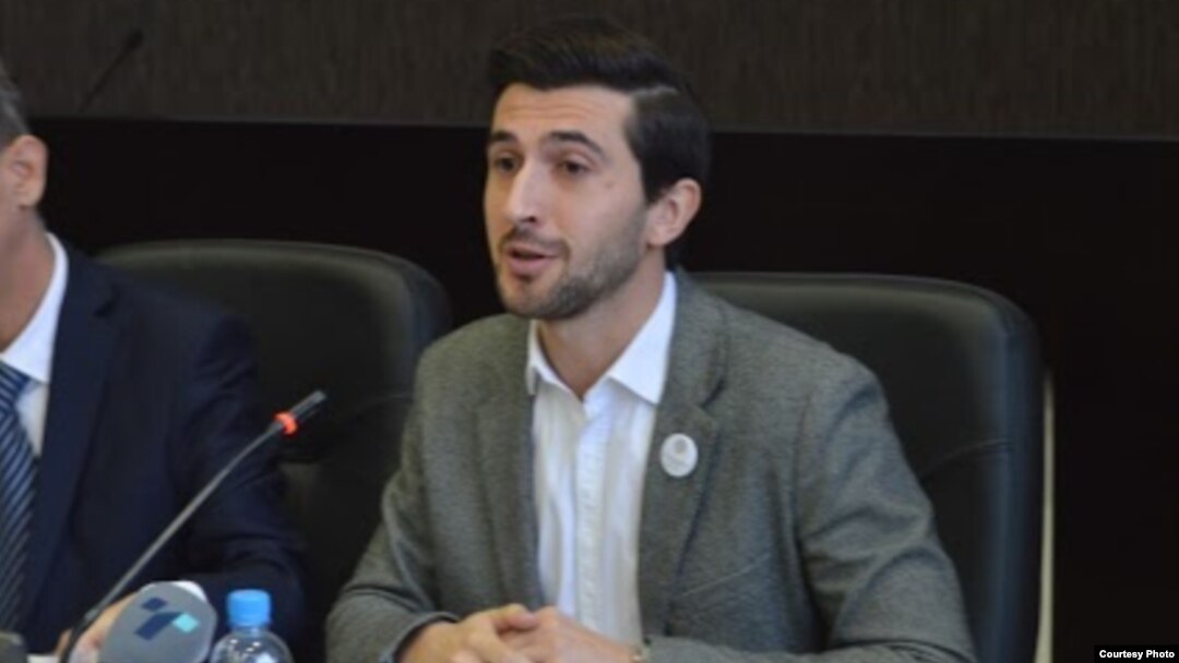 Дамјан Николовски, претседател на Националнот младински совет на Македонија.