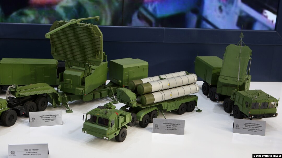 Мадэль расейскага ракетнага комплексу С-400.