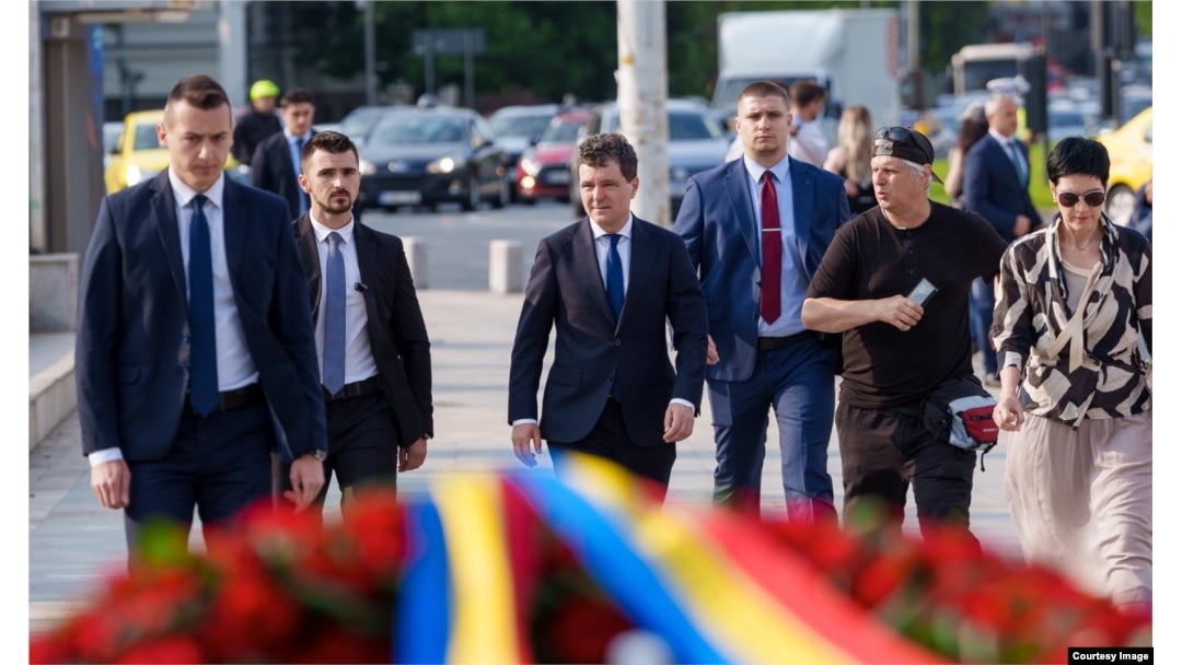 Nicușor Dan a mers vineri dimineață în Piața Universității.