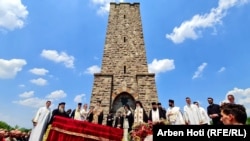 Gjatë liturgjisë në Gazimestan më 28 qershor 2021.
