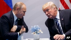 Vladimir Putin și Donald Trump la Summitul G-20, de la Hamburg, din 7 iulie 2017