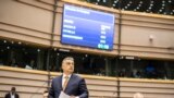 Orbán Viktor Brüsszelben 2017. április 26.-án. Mindent megtesz, hogy megállapodjon az uniós pénzekről