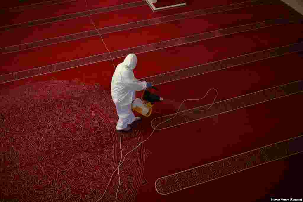 The Banya Bashi mosque was disinfected in the Bulgarian capital of Sofia on May 22.