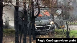 Перед ударом FPV-дрон на оптоволокні перебував у засаді. Авто від атаки повністю згоріло