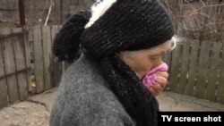 Бабуся загиблого хлопчика, окуповане Олександрівське, Донецька область