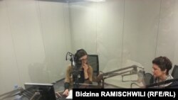 Міністр юстиції Грузії Теа Цулукіані в студії Радіо Свобода (з правого боку). Архівне фото, 19 листопада 2014 року