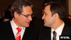 Impreună cu premierul Vlad Filat în 2010