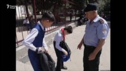 Оё танҳо тафтиши сумкаҳо ва насби камера дар синфҳо барои амнияти муҳассилин кофӣ аст?