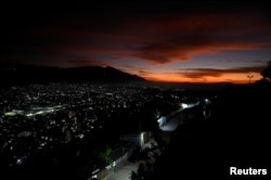 Cвітанок у Венесуелі після того, як президент США Дональд Трамп заявив, що США завдали удару по країні та захопили її президента Ніколаса Мадуро в Каракасі. Венесуела, 3 січня 2026 року