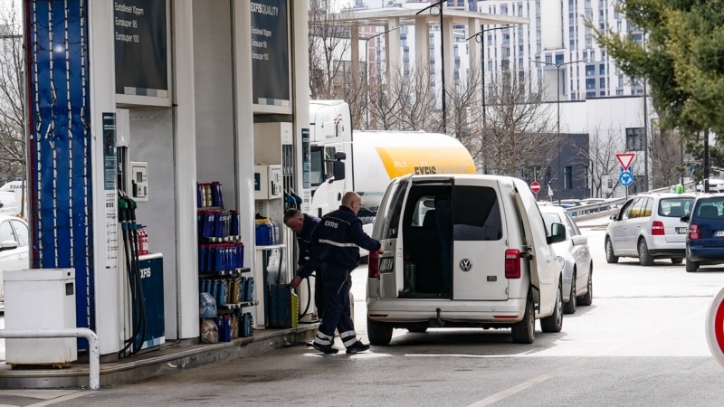 Kosova e vazhdon masën mbrojtëse për naftën teksa çmimi vazhdon të rritet