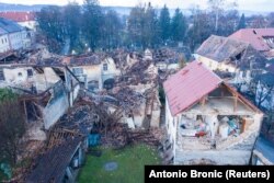 Arsen Bauk kaže kako kriminal u obnovi kuća Hrvata povratnika sada dolazi na naplatu (fotografija razorene Petrinje)