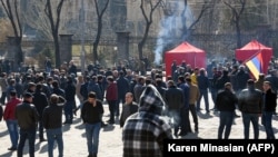 Армян оппозициясынын колдоочулары. Ереван, 26-февраль 2021-жыл