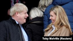 Johnson sa partnerkom Carrie Symonds, 7. mart 2020.