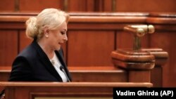 Архивска фотографија-  романската премиерка Василика Виорика Данчила на говорница во парламентот во Букурешт