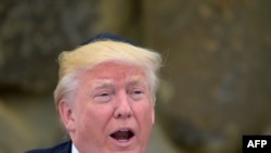 Israel -- U.S. President Donald Trump speaks during a visit to the Yad Vashem Holocaust Memorial museum, commemorating the six million Jews killed by the Nazis during World War II, in Jerusalem, May 23, 2017