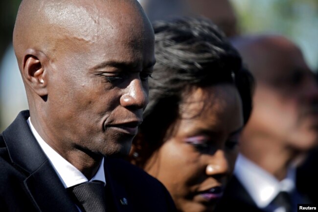 Predsednik Haitija i prva dama Martine prisustvuju ceremoniji kod spomen obeležja za desetu godišnjicu zemljotresa, 12. januara 2010. u Titanyenu na Haitiju