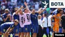Futbollistët e Bosnjë e Hercegovinës pas fitores ndaj Katarit në Kampionatin Botëror të Futbollit më 24 qershor. 