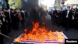 Paljenje američke zastave na obilježavanju 42. godišnjice upada u Ambasadu SAD-a, Teheran (4. novembar 2021.)