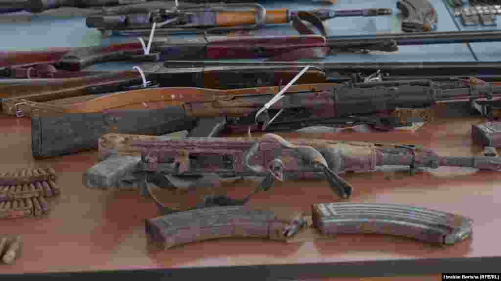 Autoritetet në Kosovë po kërkojnë që Serbia të hapë arkivat ushtarake, në mënyrë që të zbardhet fati i personave të zhdukur gjatë luftës.