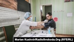 Ucraina: vaccinarea anti Covid-19 a militarilor, 9 martie 2021.