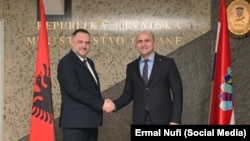 Ministri i Mbrojtjes i Shqipërisë, Ermal Nufi (majtas), takohet me homologun e vet kroat, Ivan Anushiq, në Zagreb, 15 prill 2026.