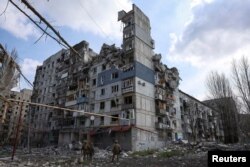 Zyrtarët ukrainas po shtojnë përpjekjet për t’i evakuuar banorët e Pokrovskit, i cili po kërcënohet gjithnjë e më shumë nga përparimet ruse.