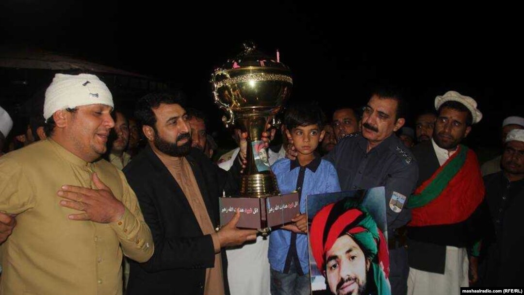 د جلال اباد لوبغالي کې د بمي چاودنې وژل شویو په یاد کې چې د وطنپاله ځوانانو مشر هم پکې شامل وو، فاتحه وشوه. ۲۰ مې ۲۰۱۸ 