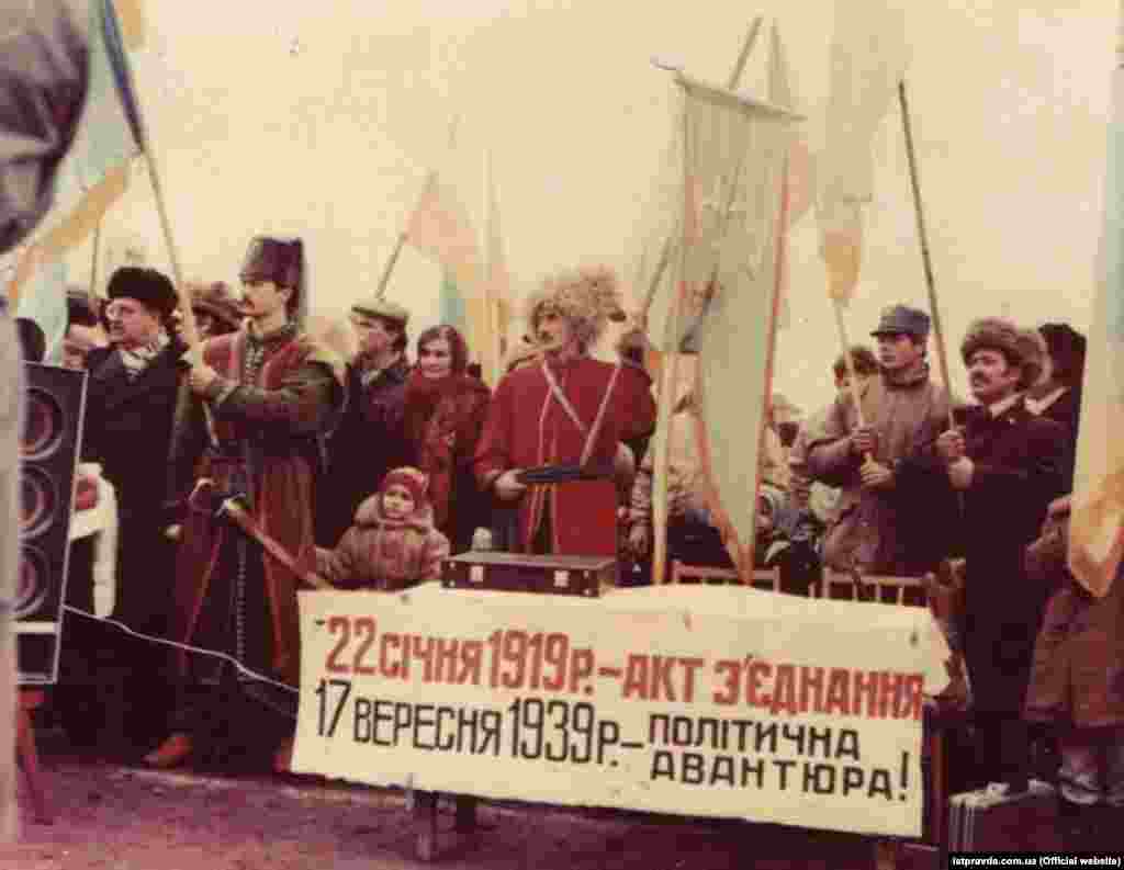 Під час мітингу на стадіоні &laquo;Спартак&raquo; у Житомирі у день проведення &laquo;Живого ланцюга&raquo;