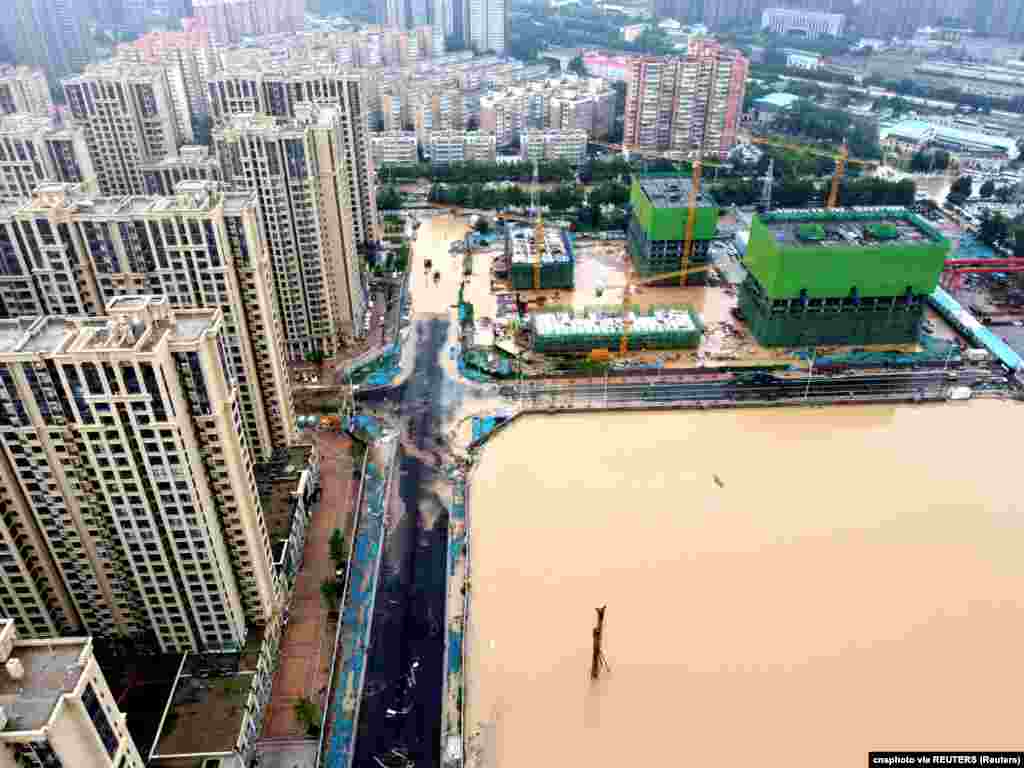 Az áradás Csengcsouban légi felvételről