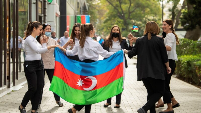 Azerbajxhani feston, Armenia në krizë pas marrëveshjes për Nagorno Karabakun