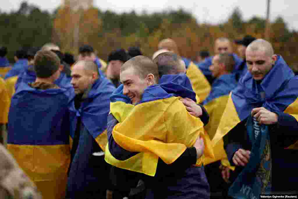 Серед повернених – 38 офіцерів, дев’ятеро важкохворих, тяжкопоранені та військові, які перебували в неволі ще з 2018 і 2020 років